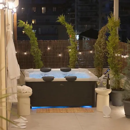 Aiora Urban Oasis - Sky Terrace, Jacuzzi & Bbq